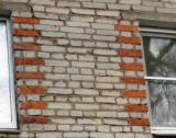 Разрушение кирпичной кладки стен из-за намокания